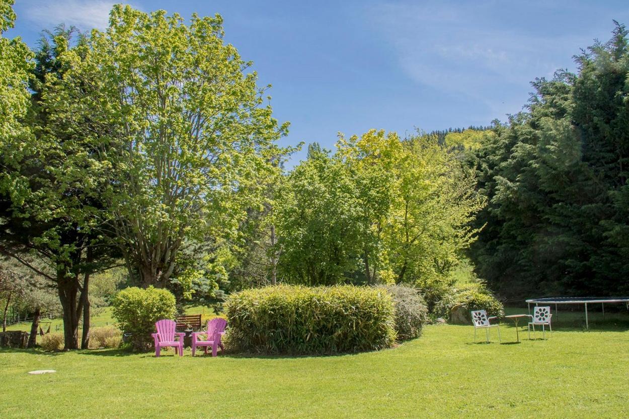Domaine De Bauzit Bed & Breakfast Vals-pres-le-Puy Екстериор снимка